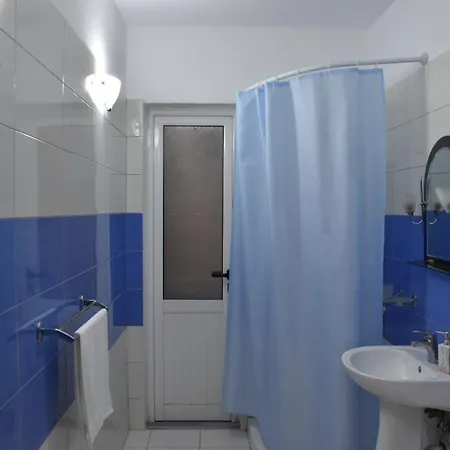 Leo Apartment