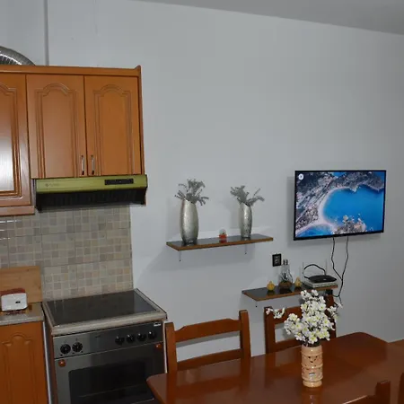 Leo Apartment *