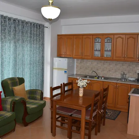 Leo Apartment